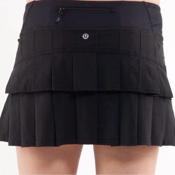 lululemon athletica Dresses & Skirts - Lululemon pace setter Black Women's Skort - size 4